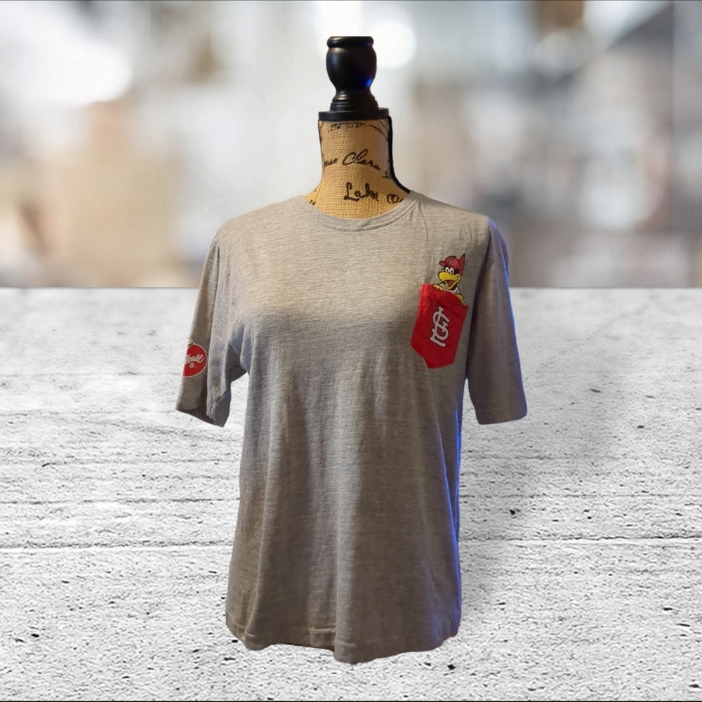 St Louis Cardinals T-shirt size YXL unisex
